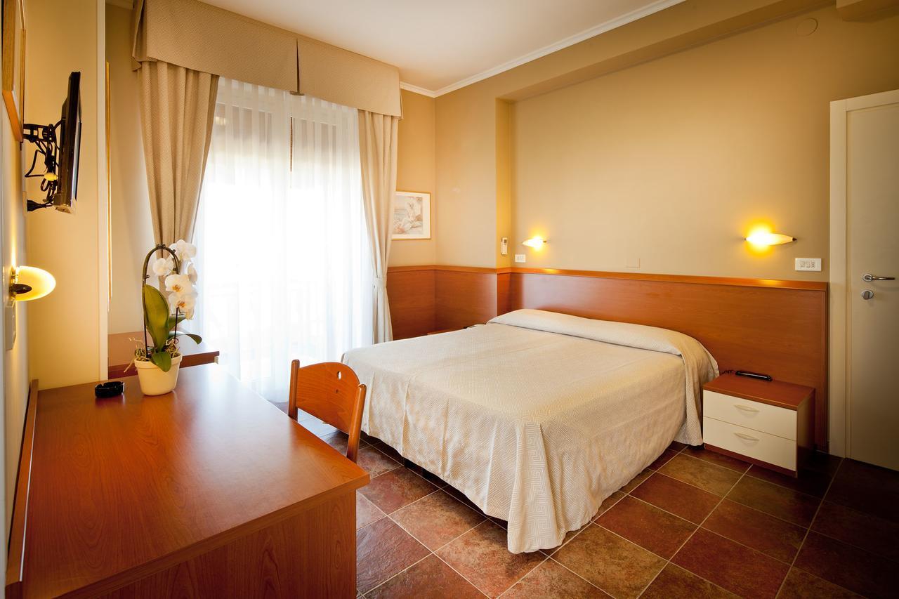 Hotel Beaurivage Fano Kültér fotó